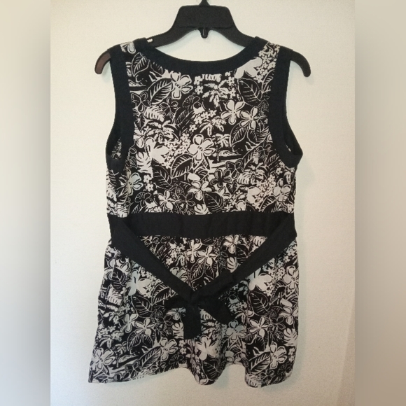 Rumor Has It!-Black and White Shirt-Sleeveless - Picture 2 of 3